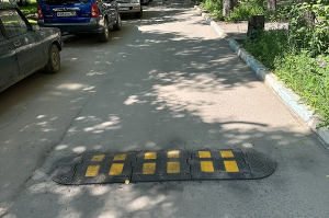  Установили два новых лежачих полицейских
